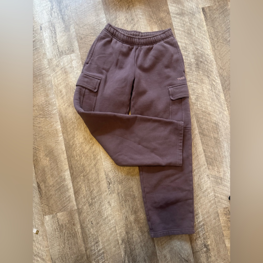 TNA Cozy Fleece Mega Fit joggers, plum size XXS, side and back pockets